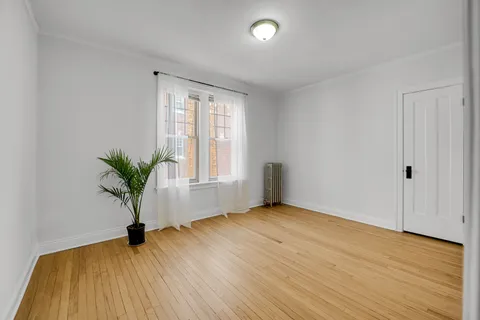 $184,000 | 4840 West Henderson Street, Unit 2B, Chicago, IL 60641