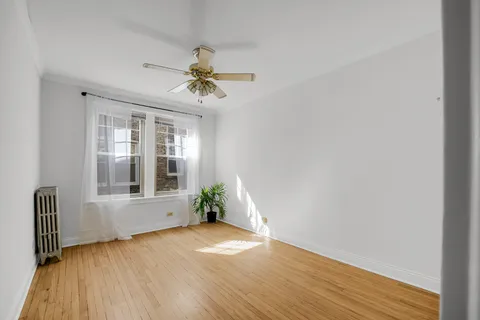 $184,000 | 4840 West Henderson Street, Unit 2B, Chicago, IL 60641