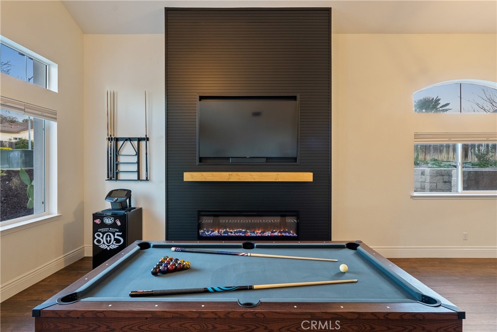 1926 Kleck Road Paso Robles, CA 93446 - Photo 4 of 29 a living room with furniture and a fireplace