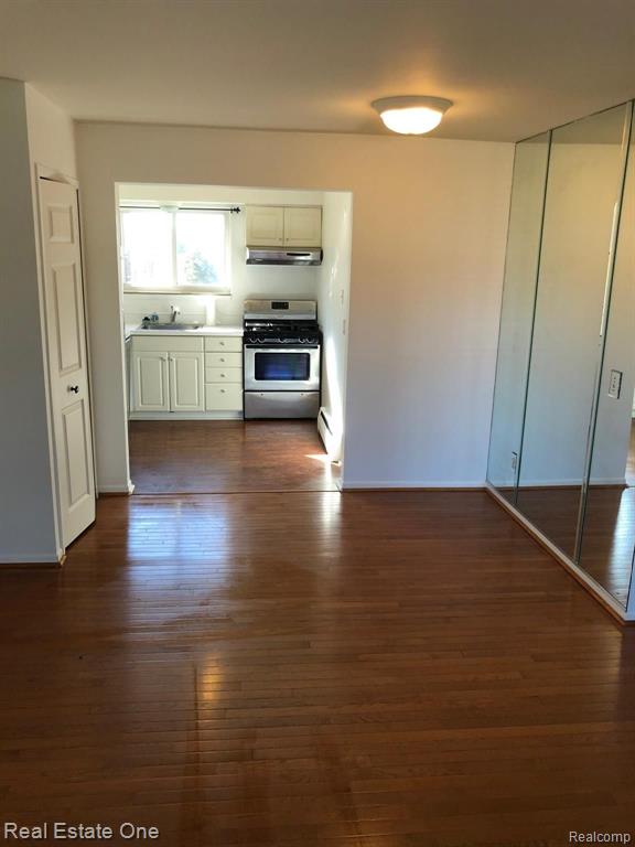 451 Miller Avenue, Unit 212 Rochester, MI 48307 - Photo 4 of 11