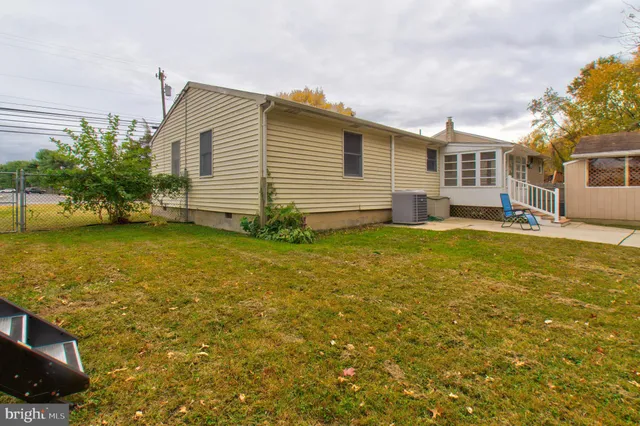 a view of a house with a yard and garage