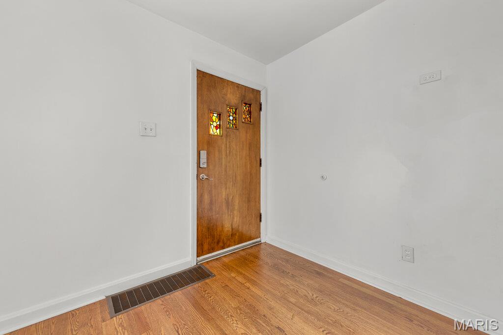 8277 Morgan Ford Road St. Louis, MO 63123 - Photo 11 of 28