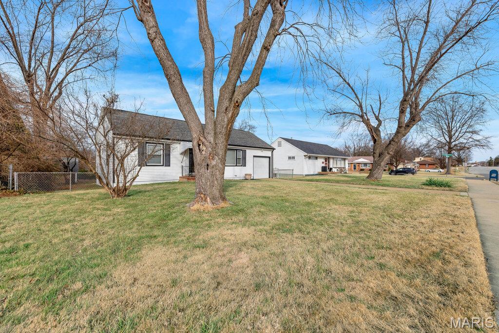 8277 Morgan Ford Road St. Louis, MO 63123 - Photo 5 of 28