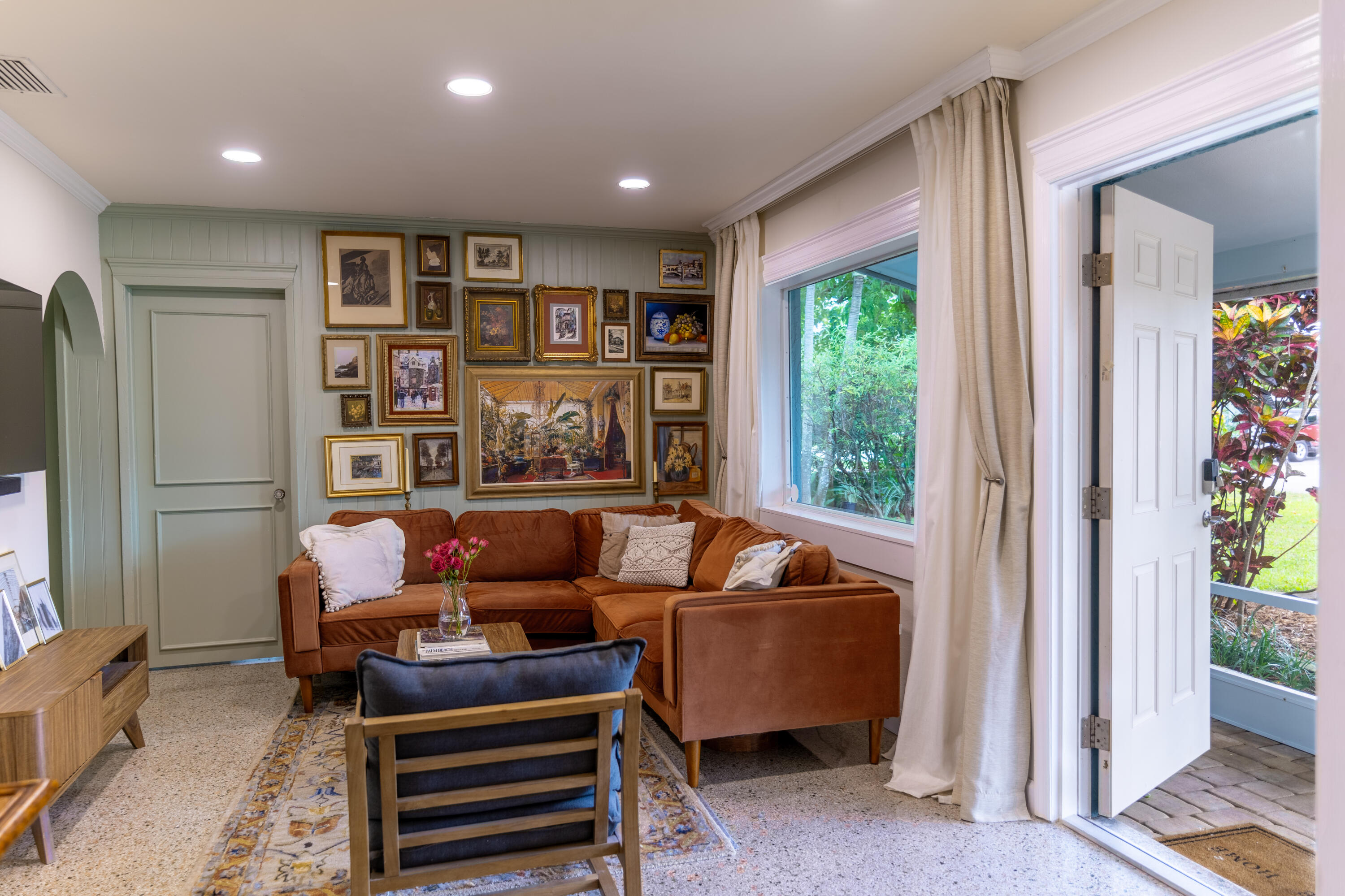 5155 Cleveland Road Delray Beach, FL 33484 - Photo 26 of 40 a living room with furniture and a window