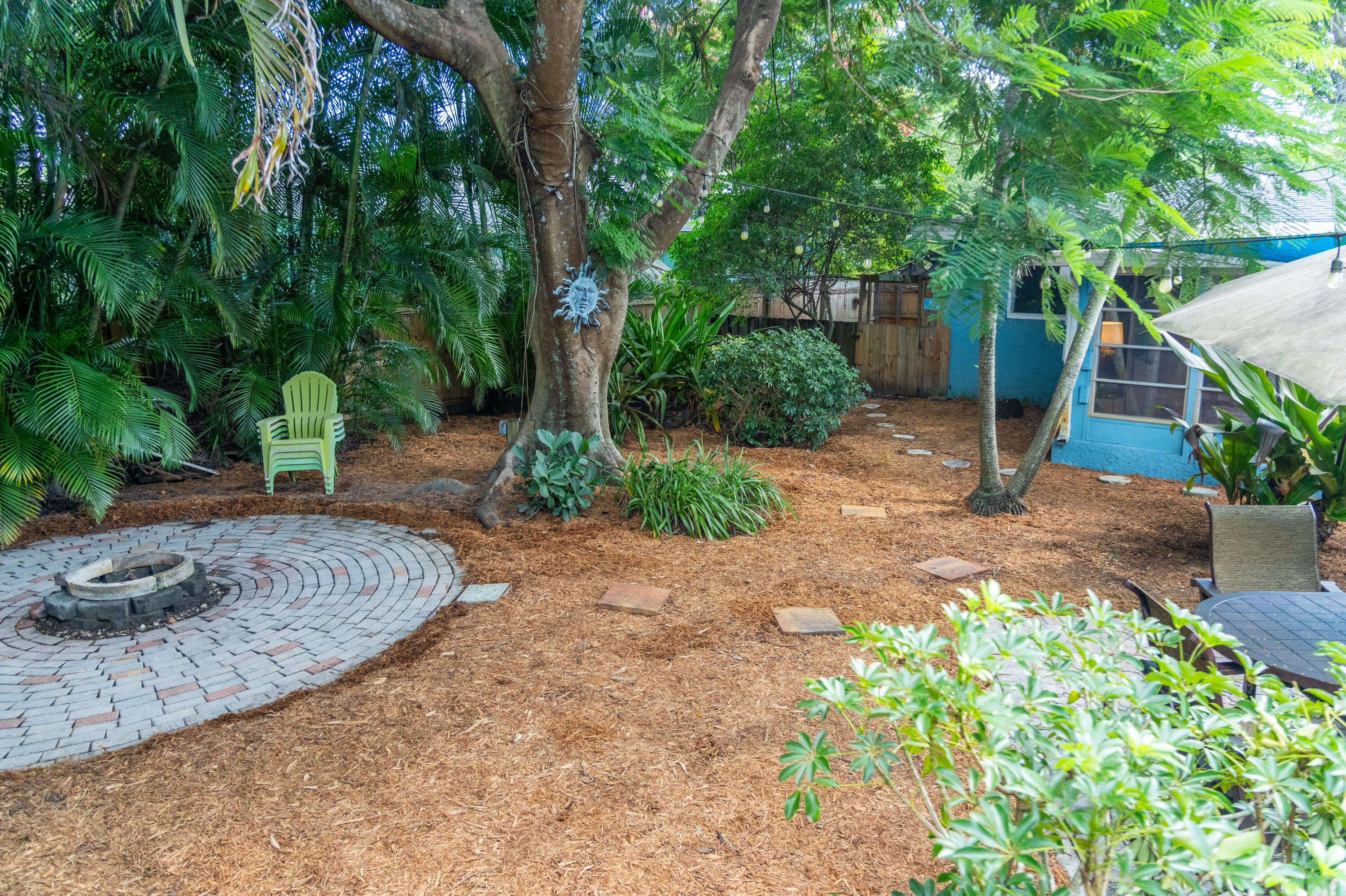 5155 Cleveland Road Delray Beach, FL 33484 - Photo 34 of 40 a view of a backyard