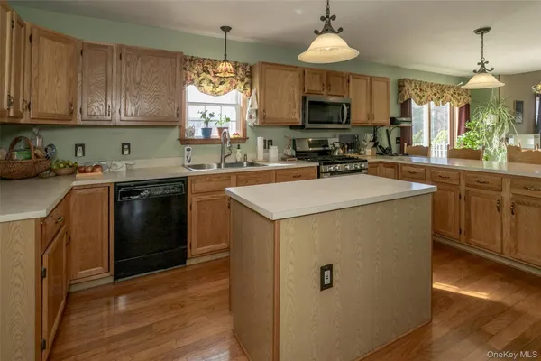 $675,000 | 24 Sesame Street, Rock Tavern, NY 12575