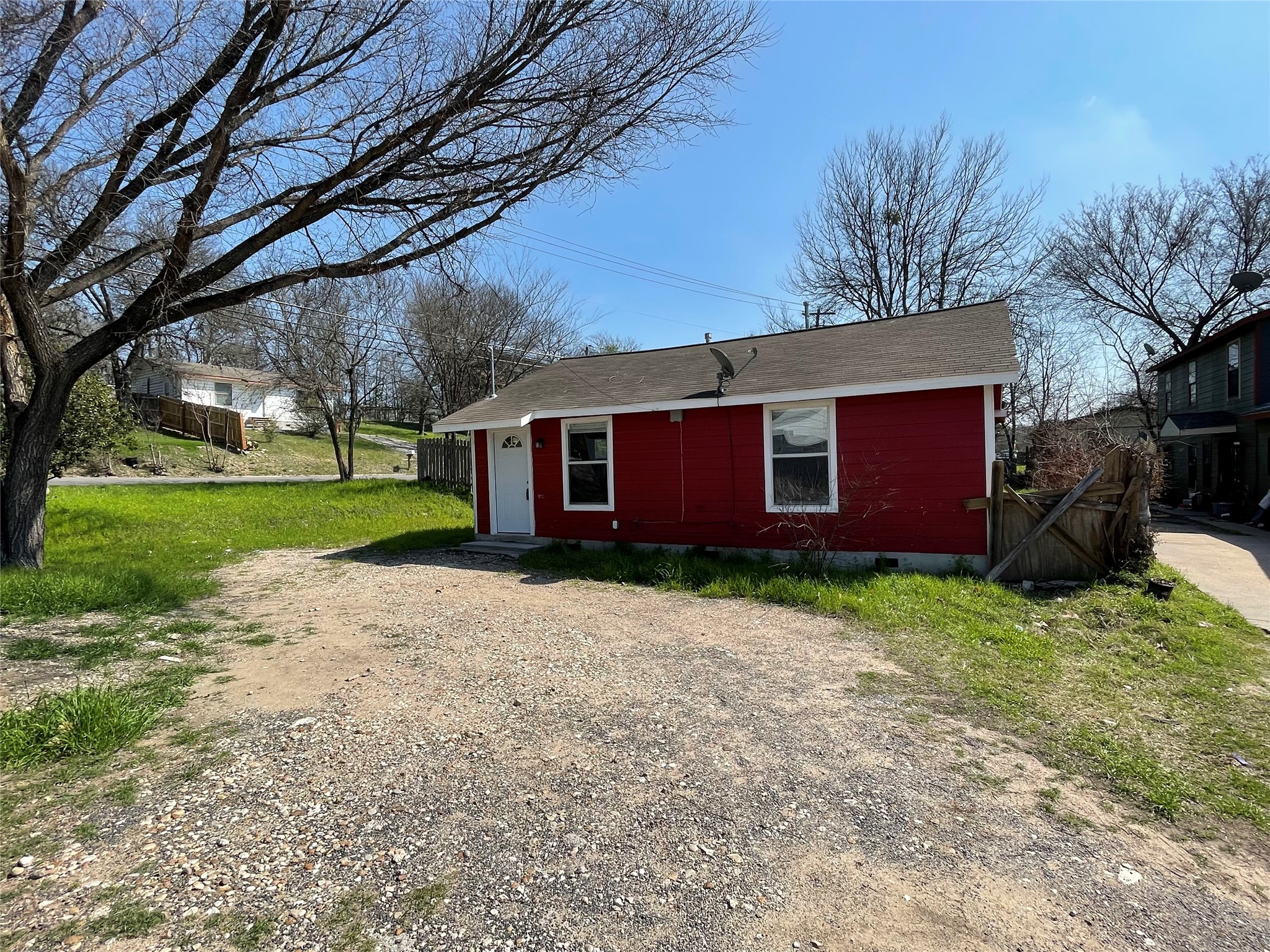 1041 Lott Avenue Austin, TX 78721 - Photo 2 of 14