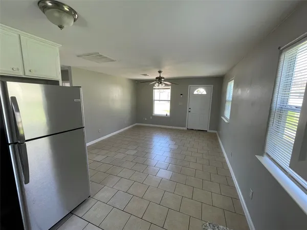 $2,095 | 1041 Lott Avenue, Austin, TX 78721