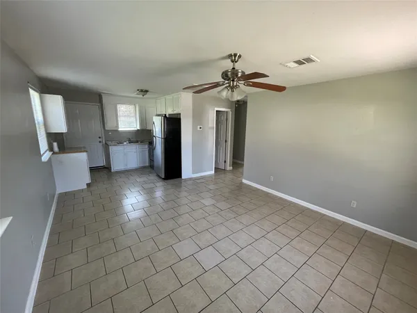 $2,095 | 1041 Lott Avenue, Austin, TX 78721