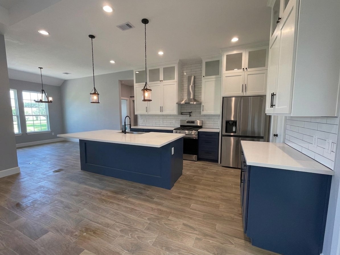 483 Buffalo Trail Angleton, TX 77515 - Photo 3 of 15 Gallery Image 3