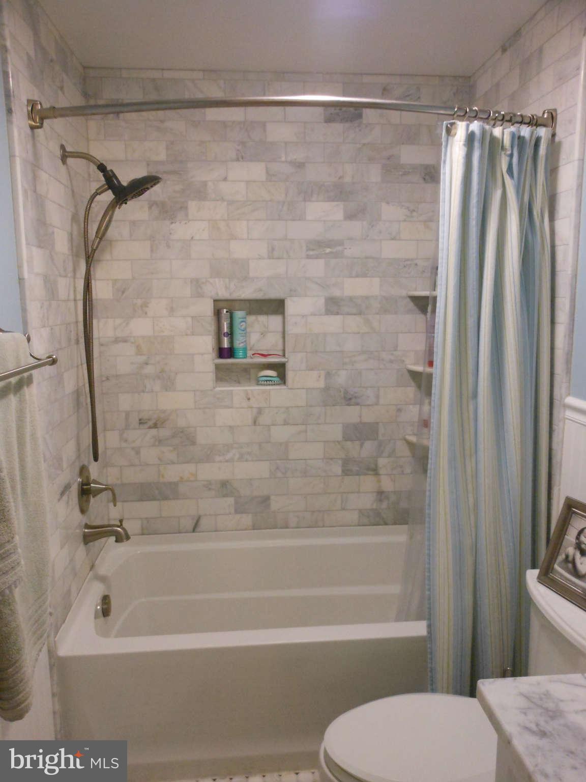 5964 Powell's Landing Road Burke, VA 22015 - Photo 20 of 30 Bath