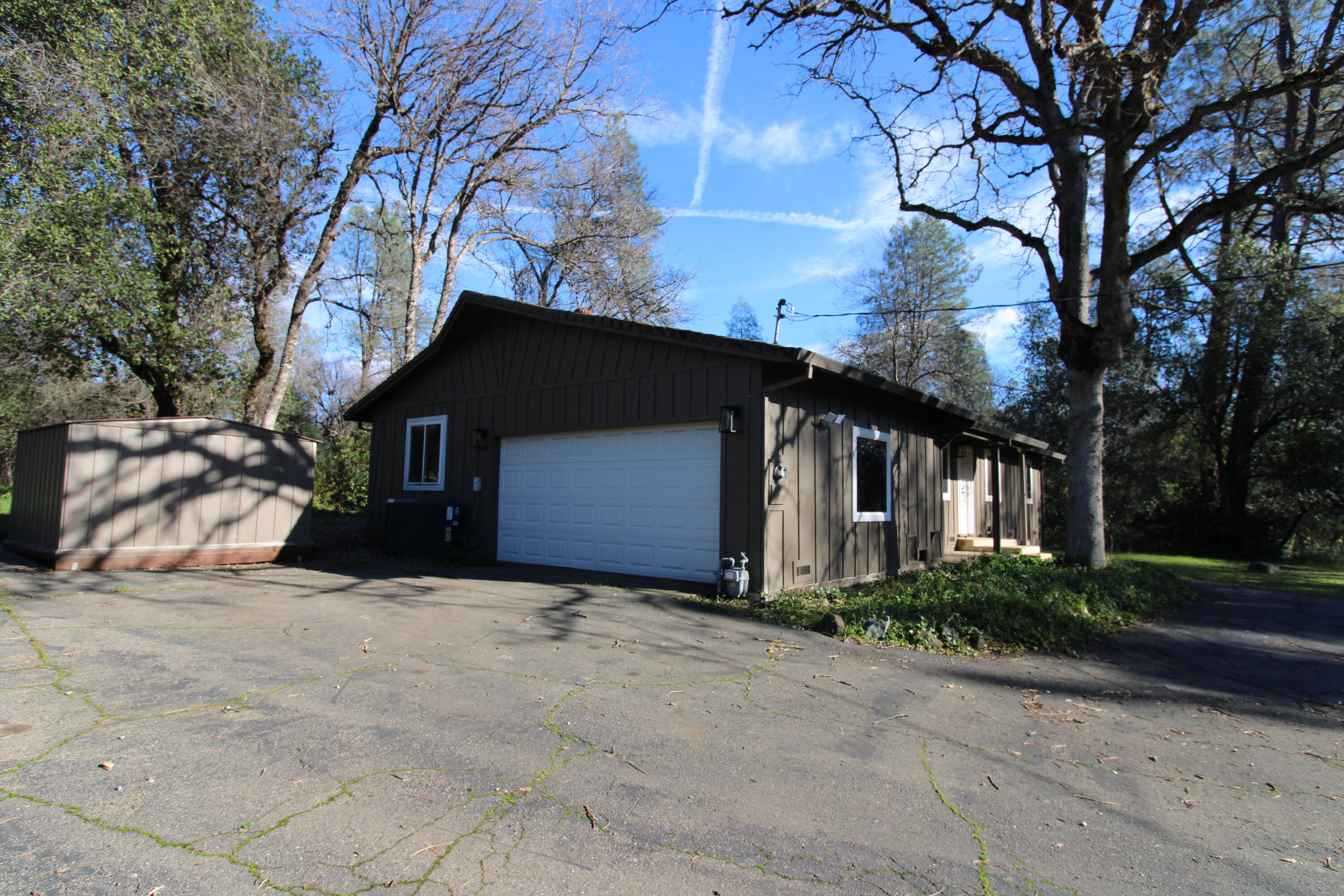 3170 Quartz Hill Road Redding, CA 96003 - Photo 11 of 68 a front view of house with yard and trees around