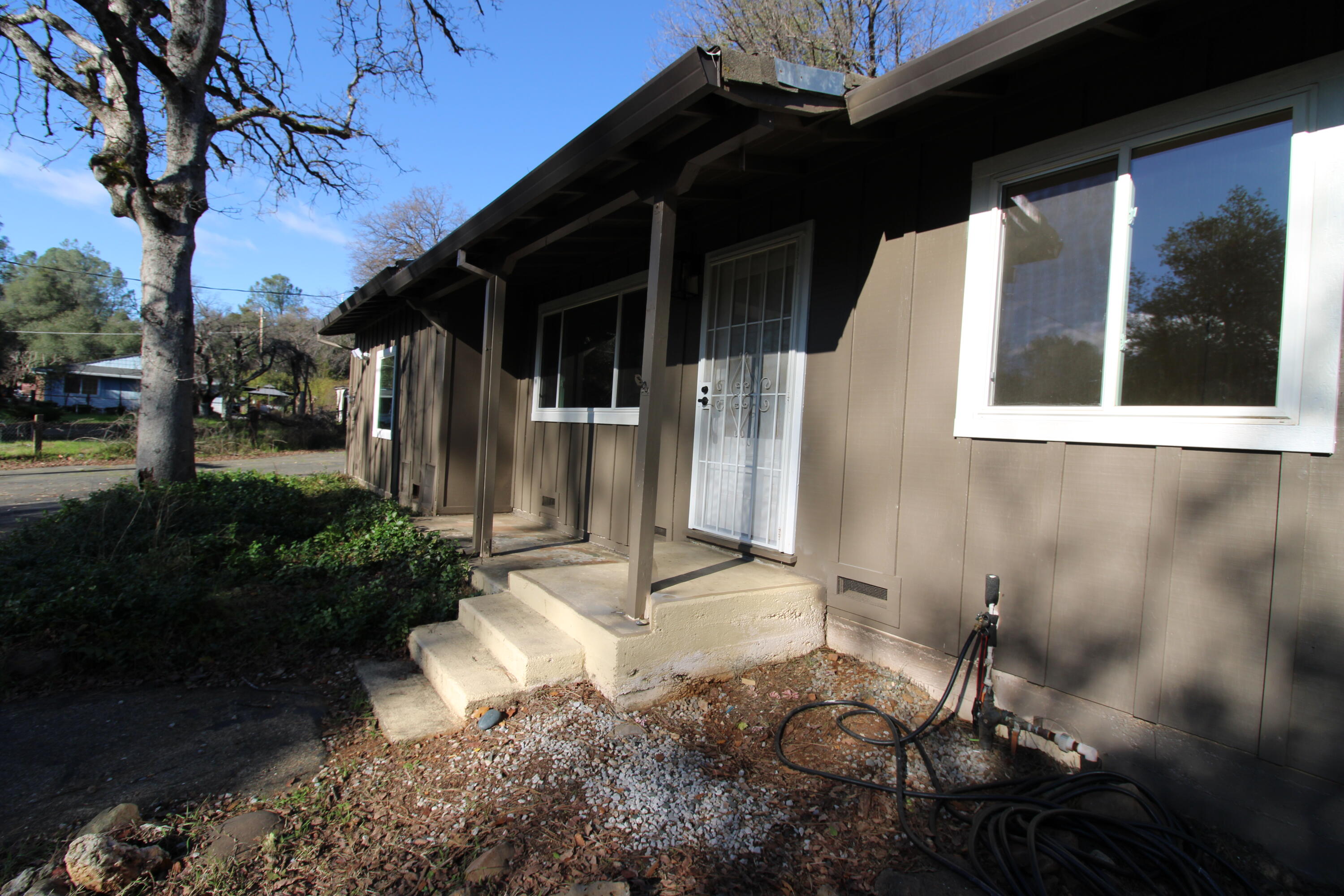 3170 Quartz Hill Road Redding, CA 96003 - Photo 15 of 68 a view of a patio with table and chairs and potted plants