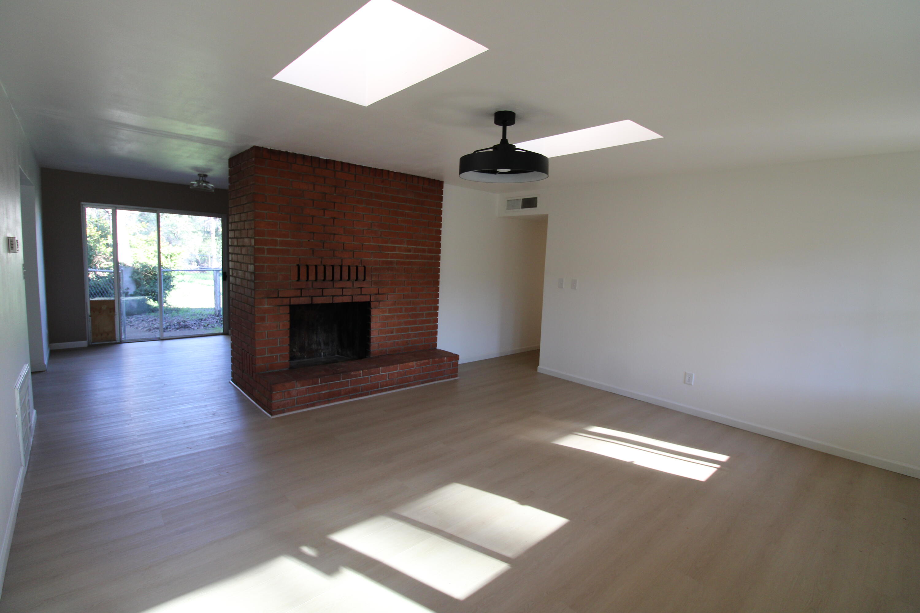 3170 Quartz Hill Road Redding, CA 96003 - Photo 15 of 68 living room with skylights and fireplace