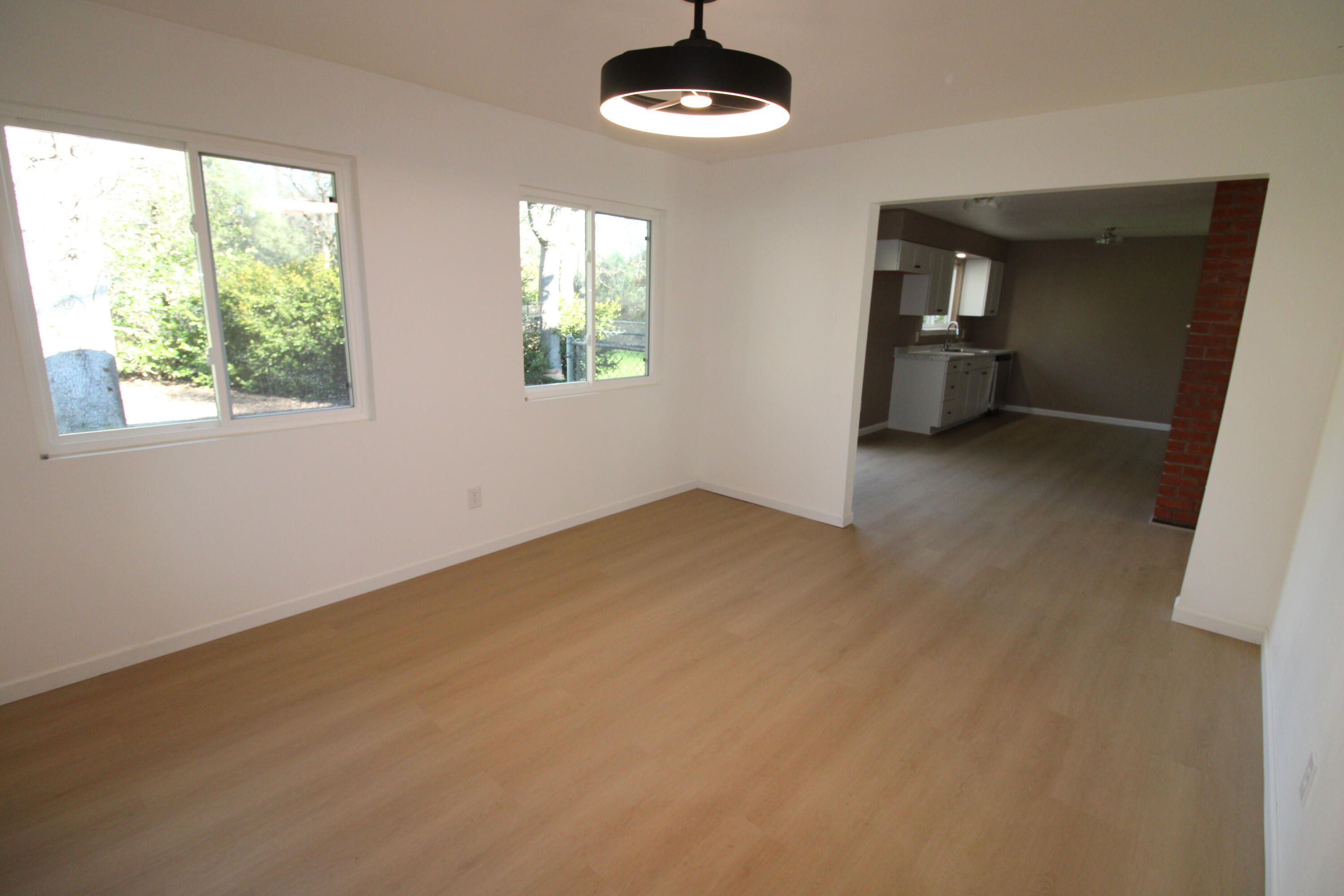 3170 Quartz Hill Road Redding, CA 96003 - Photo 23 of 68 dining room, kitchen entry