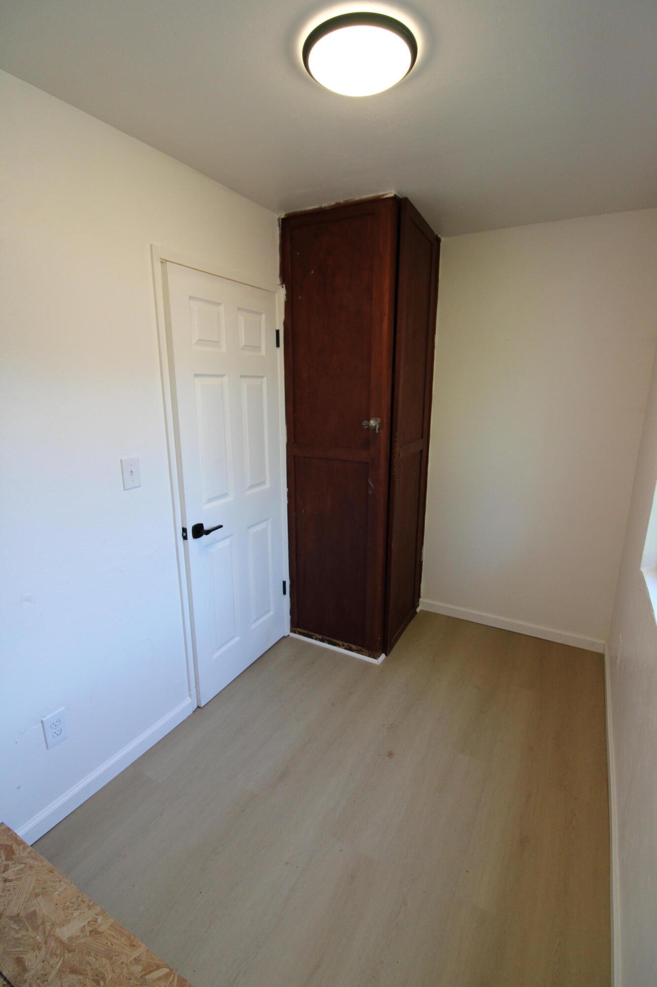 3170 Quartz Hill Road Redding, CA 96003 - Photo 24 of 68 built in laundry room cabinet