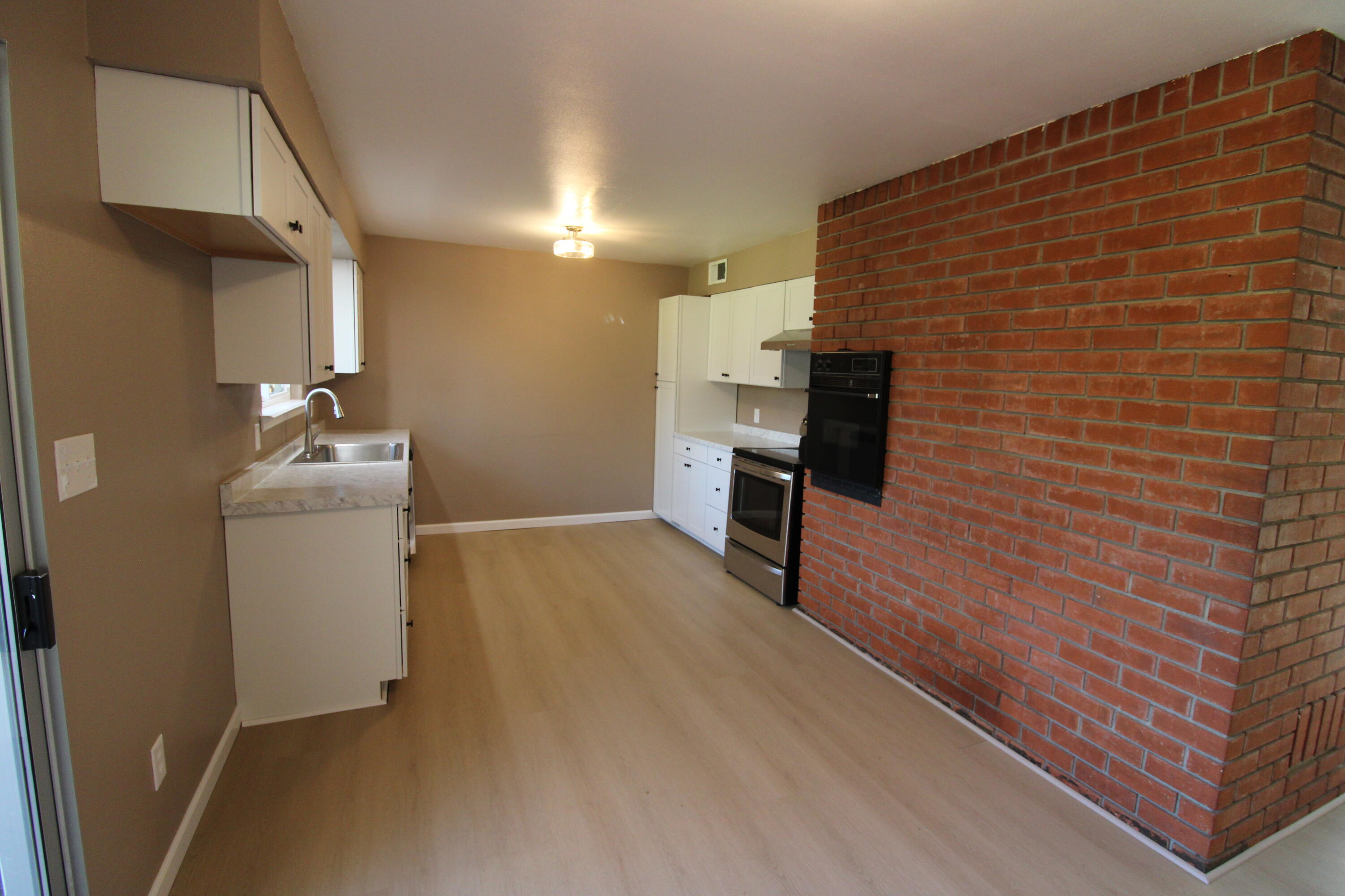 3170 Quartz Hill Road Redding, CA 96003 - Photo 48 of 68 large kitchen