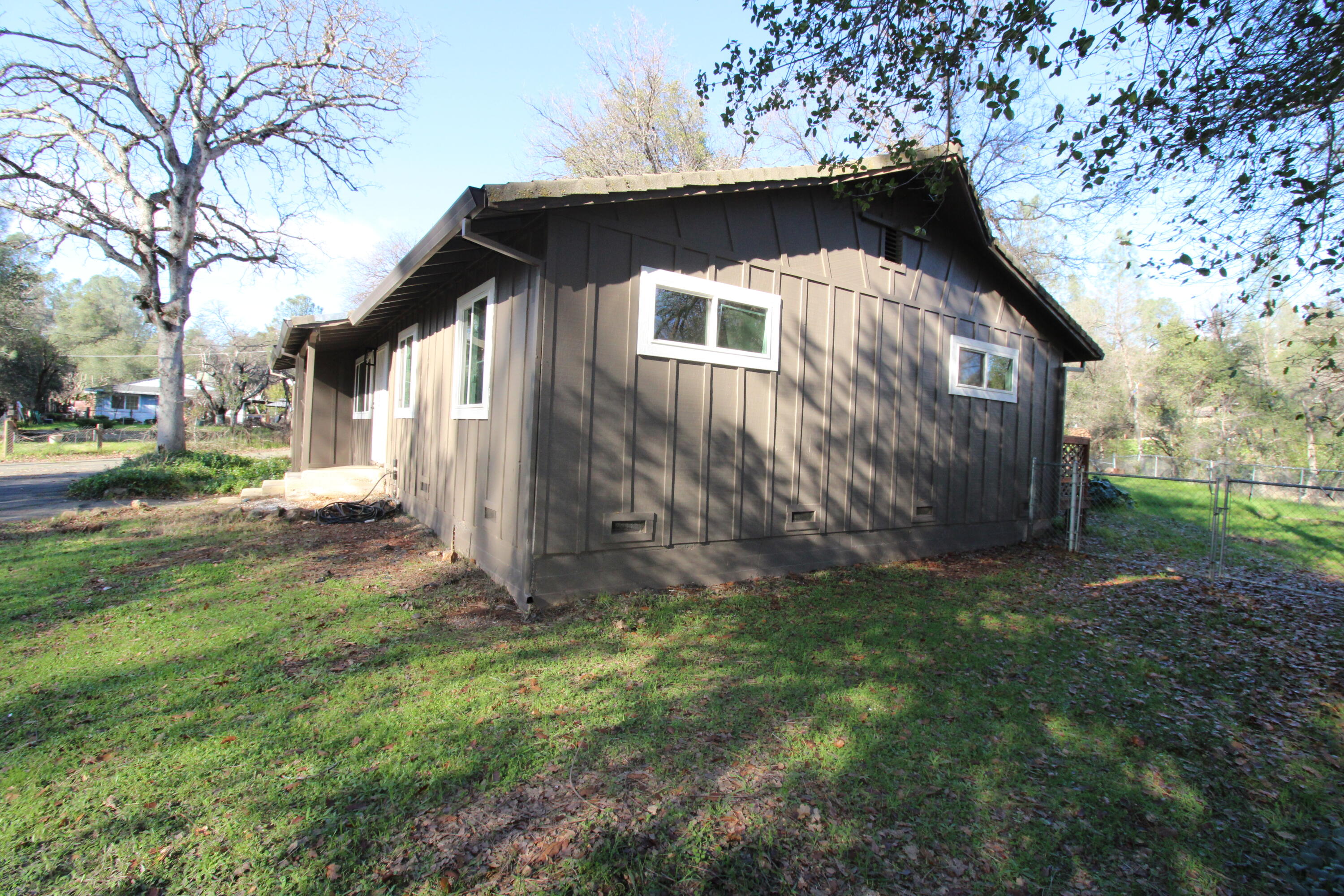 3170 Quartz Hill Road Redding, CA 96003 - Photo 5 of 68 a view of backyard of house with green space