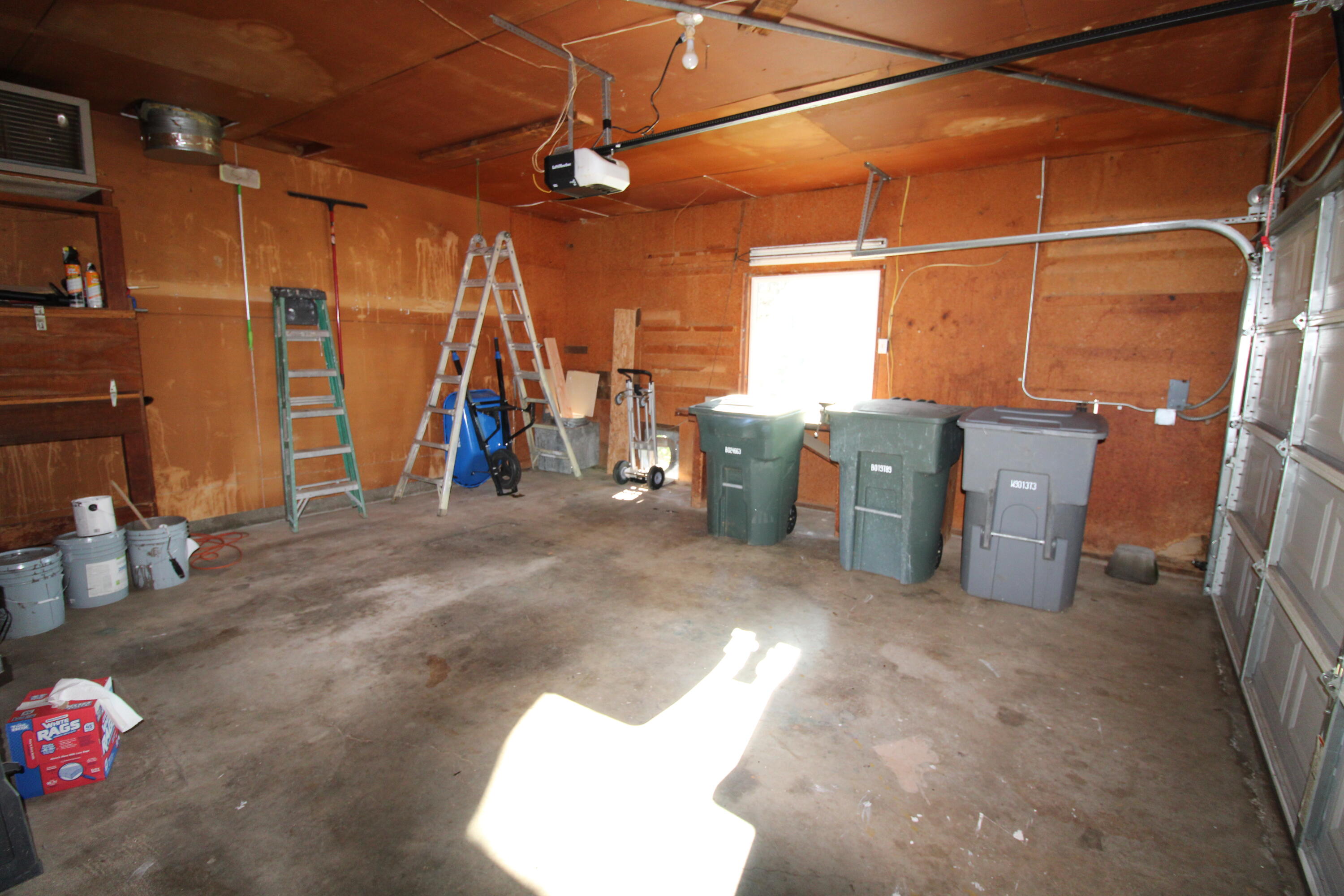 3170 Quartz Hill Road Redding, CA 96003 - Photo 57 of 68 garage