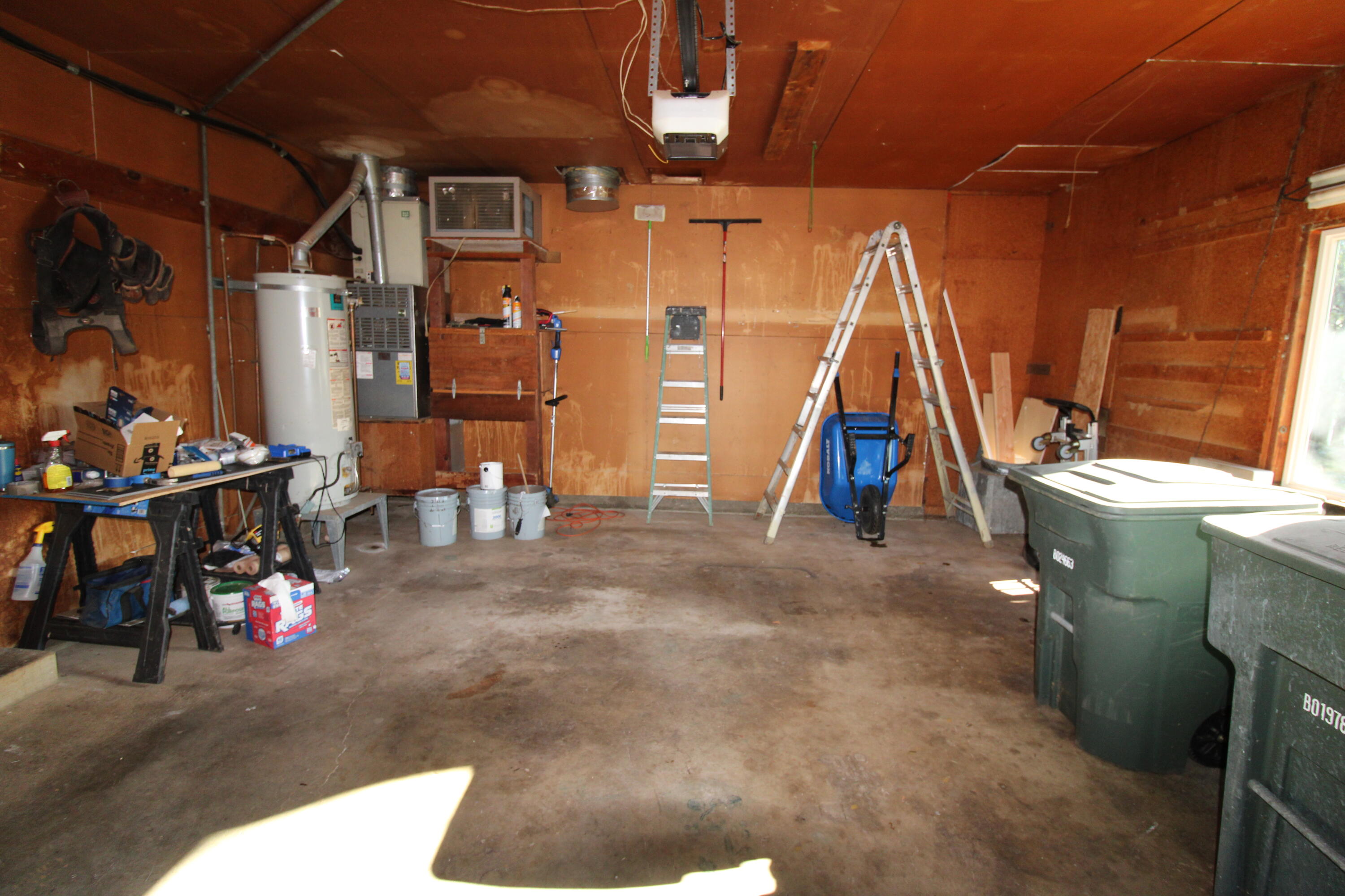 3170 Quartz Hill Road Redding, CA 96003 - Photo 58 of 68 garage