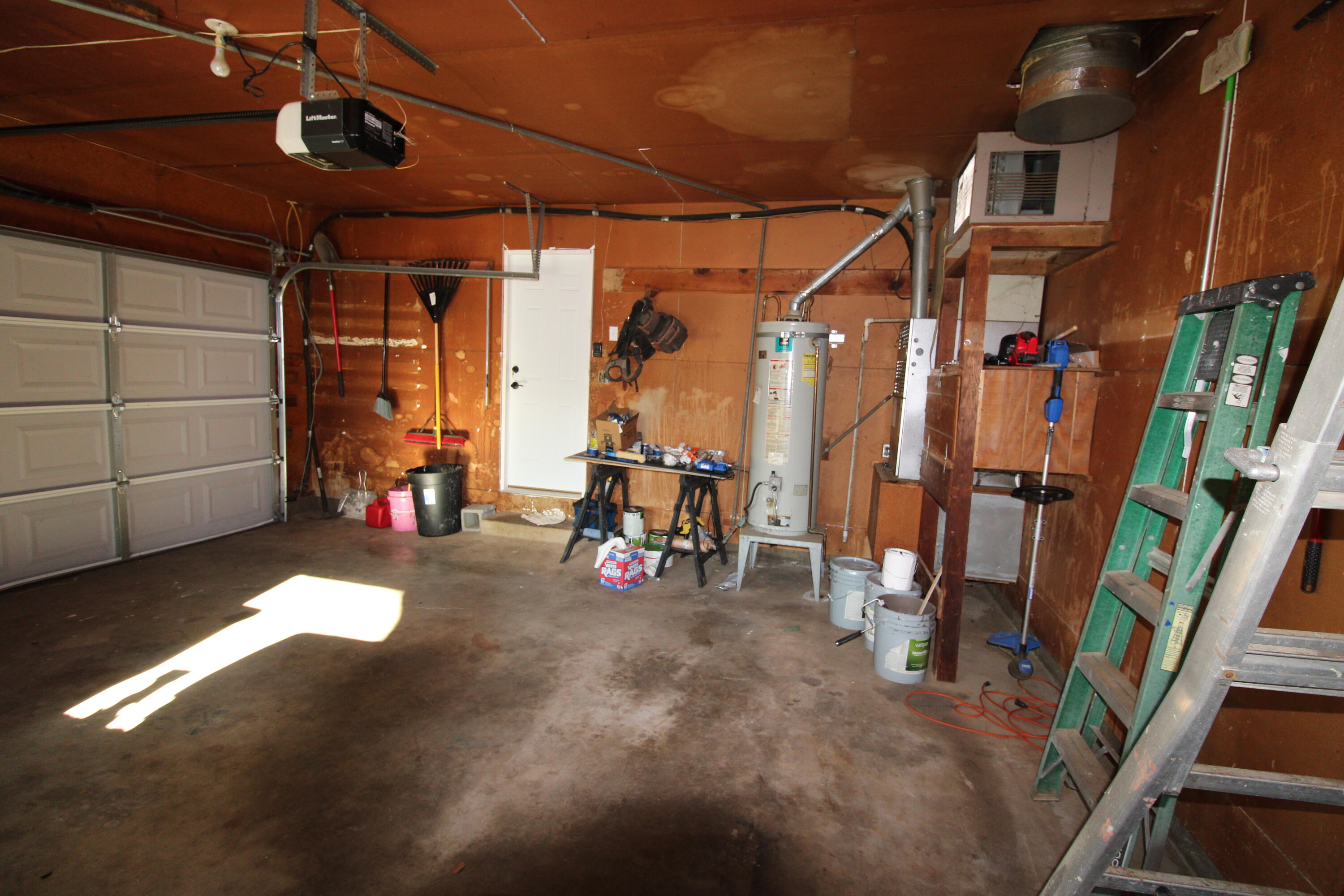 3170 Quartz Hill Road Redding, CA 96003 - Photo 59 of 68 garage