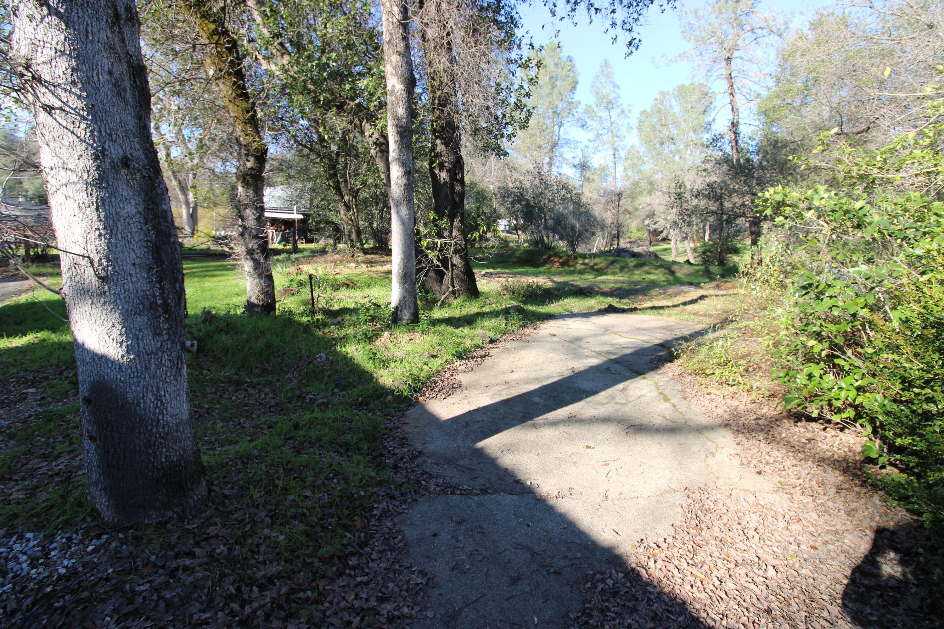 3170 Quartz Hill Road Redding, CA 96003 - Photo 62 of 68 walkway to garden area