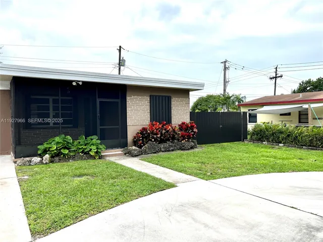 $2,000 | 6228 Taylor Street, Unit 1, Hollywood, FL 33024