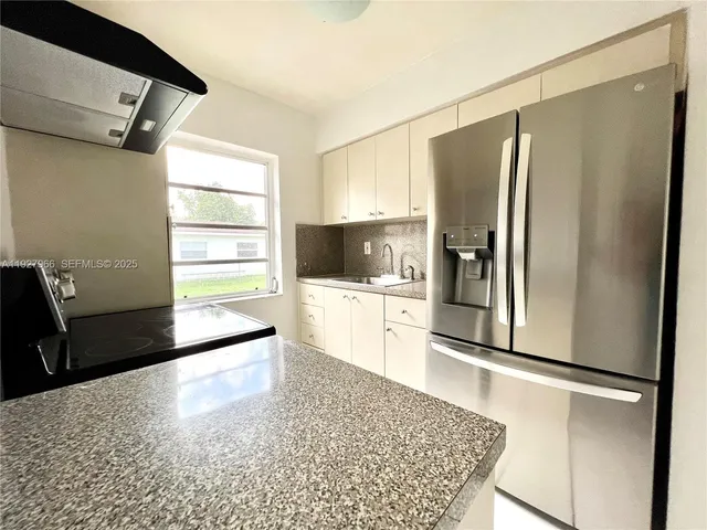 $2,000 | 6228 Taylor Street, Unit 1, Hollywood, FL 33024