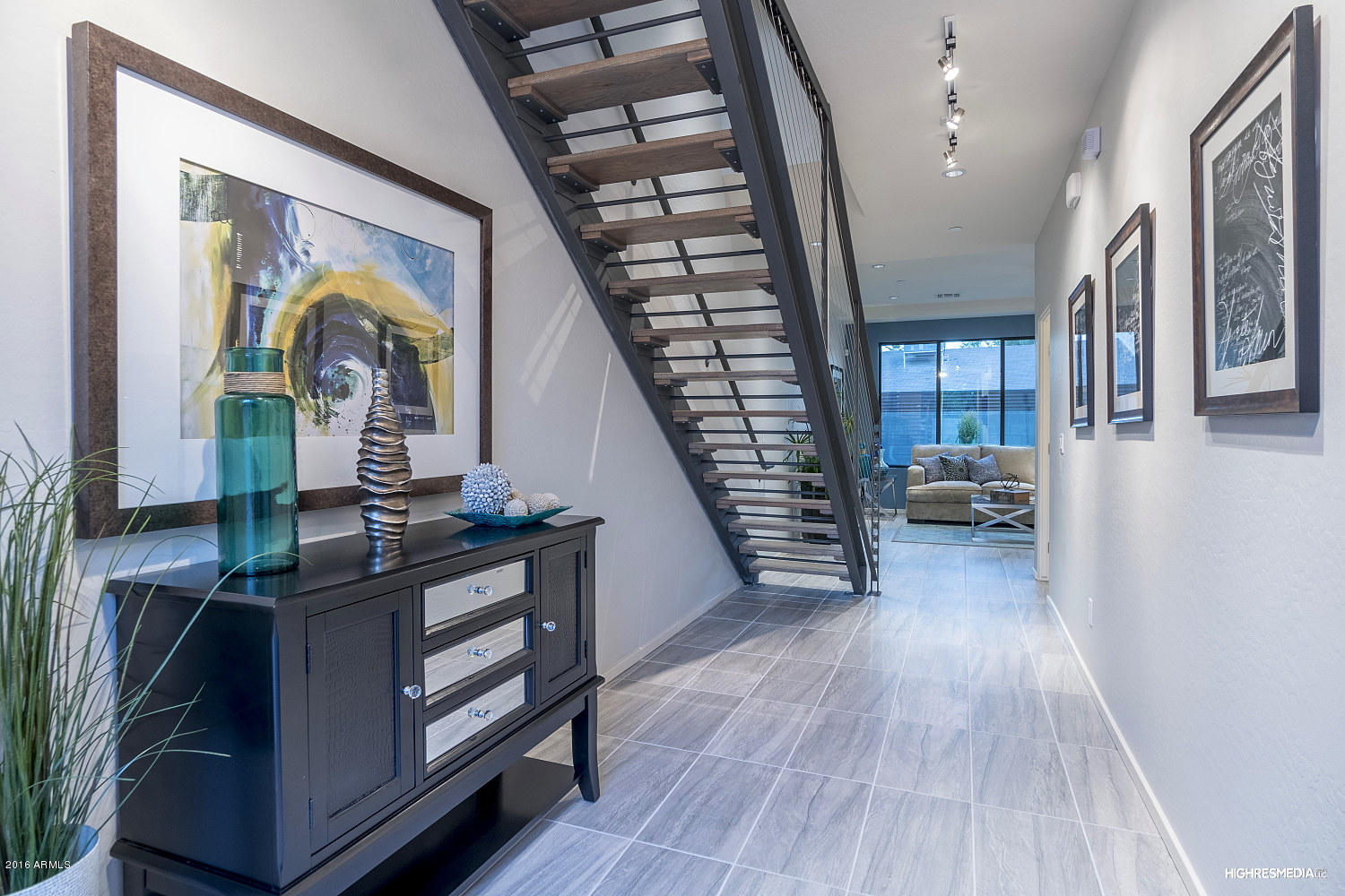 2744 East Roma Avenue Phoenix, AZ 85016 - Photo 2 of 17 Entry