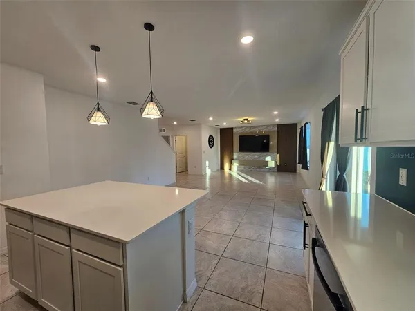 $2,550 | 3928 Capri Coast Drive, Plant City, FL 33565