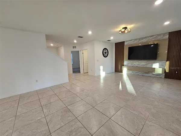 $2,550 | 3928 Capri Coast Drive, Plant City, FL 33565