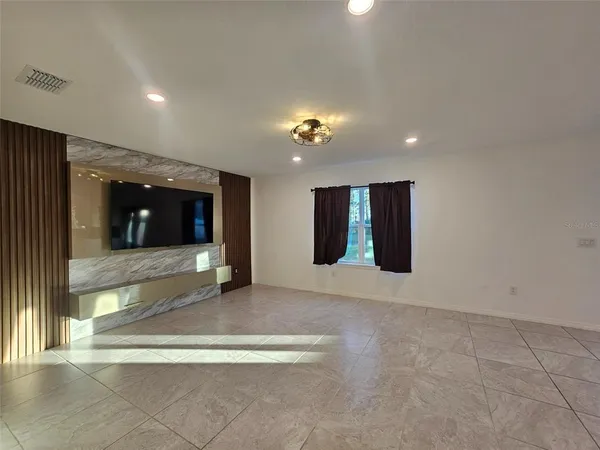 $2,550 | 3928 Capri Coast Drive, Plant City, FL 33565