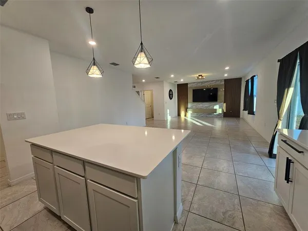 $2,550 | 3928 Capri Coast Drive, Plant City, FL 33565