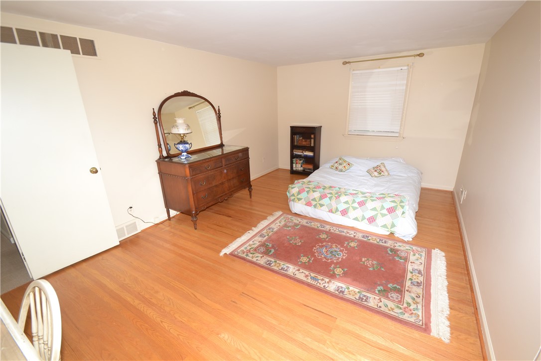 118 Nettlecreek Road Perinton, NY 14450 - Photo 29 of 41 Primary bedroom with hardwood floors
