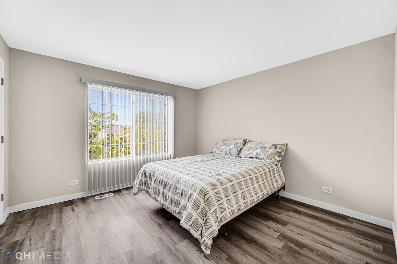 3159 Teal Bay Court Aurora, IL 60503 - Photo 13 of 22 a bedroom with a bed and a window
