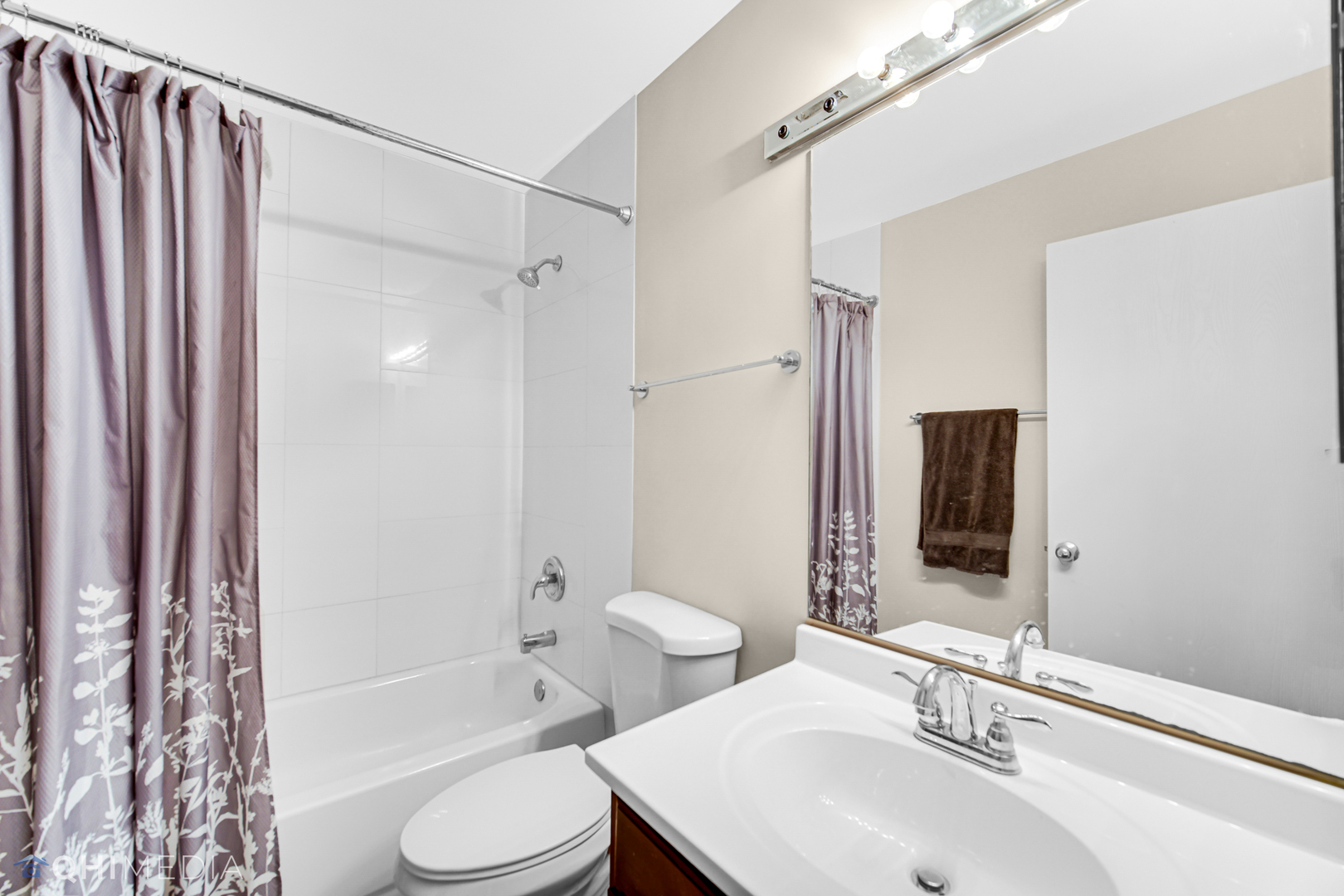 3159 Teal Bay Court Aurora, IL 60503 - Photo 14 of 22 a bathroom with a sink toilet and shower