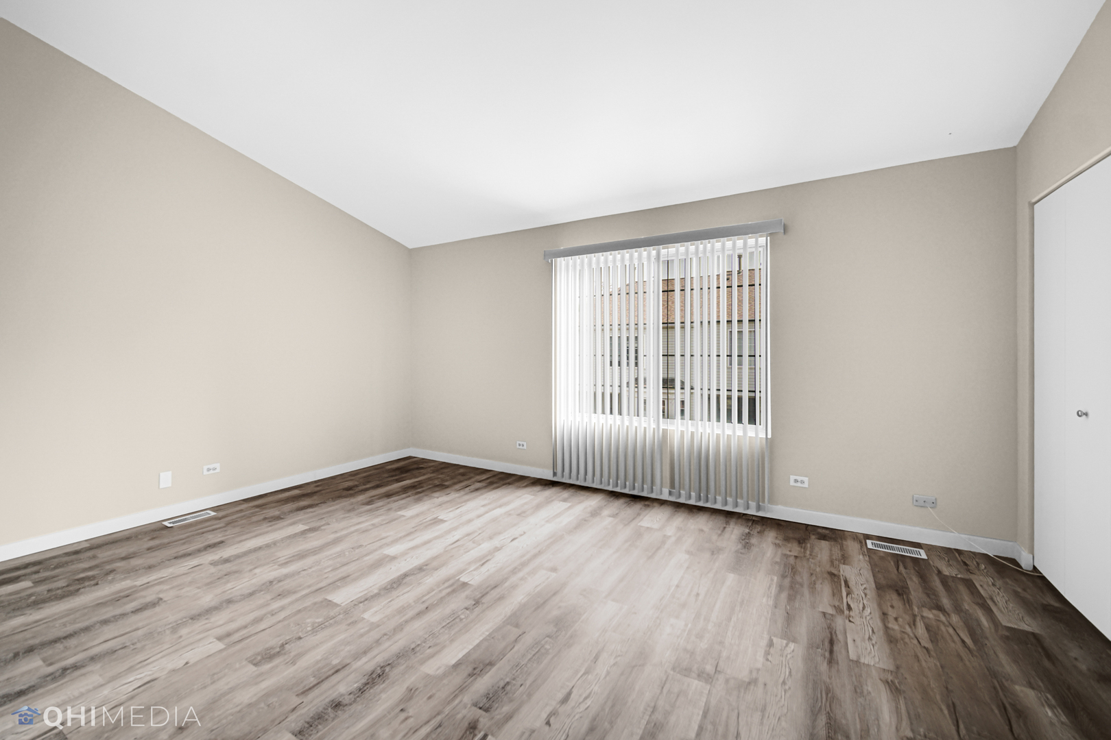 3159 Teal Bay Court Aurora, IL 60503 - Photo 17 of 22 an empty room with wooden floor and windows