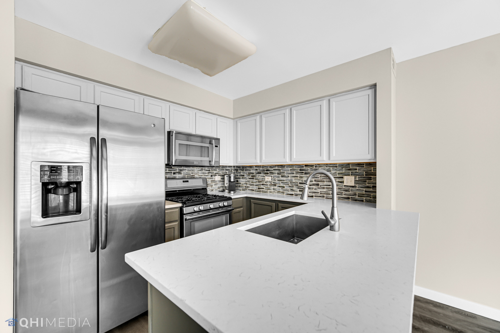 3159 Teal Bay Court Aurora, IL 60503 - Photo 9 of 22 a kitchen with stainless steel appliances a refrigerator and a stove
