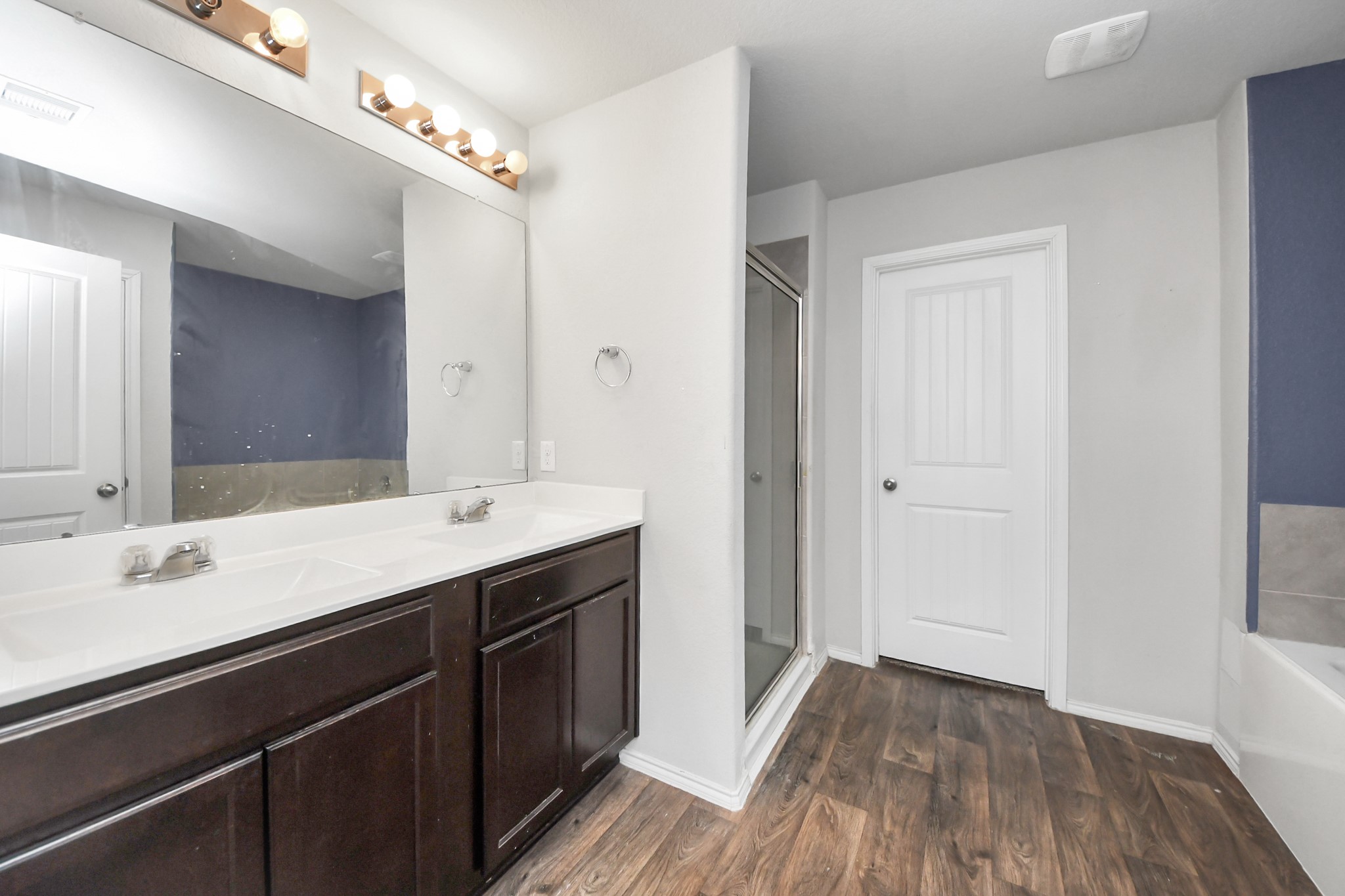 619 Ashley Falls Lane Rosharon, TX 77583 - Photo 19 of 31 The en-suite bath is spa-inspired, featuring ample counter space, a luxurious layout, and a walk-in closet designed to meet all your storage needs.