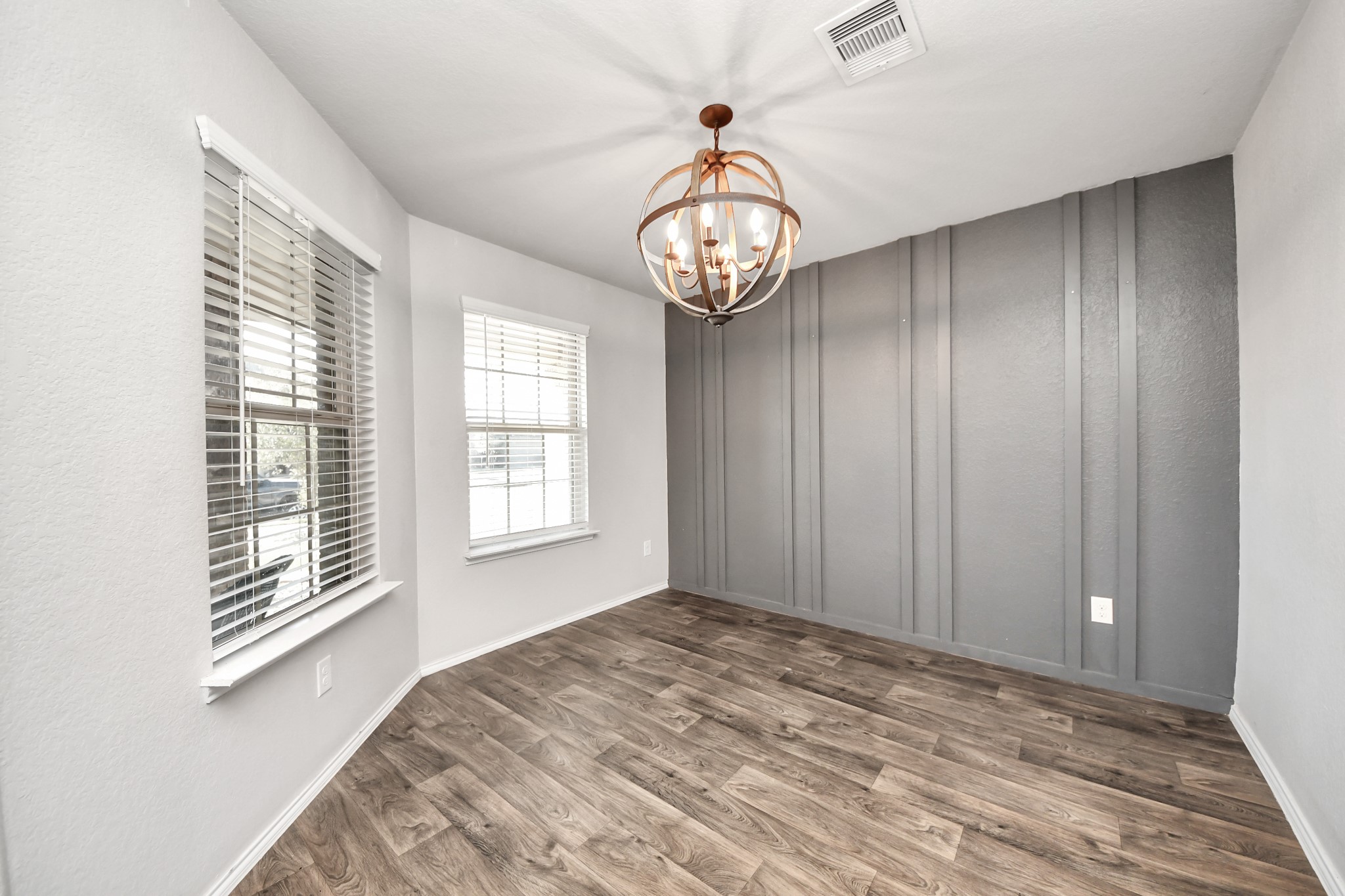 619 Ashley Falls Lane Rosharon, TX 77583 - Photo 6 of 31 Just off the entry, you’ll find an oversized dining area that provides the perfect space for hosting dinner parties, holiday gatherings, or family meals.