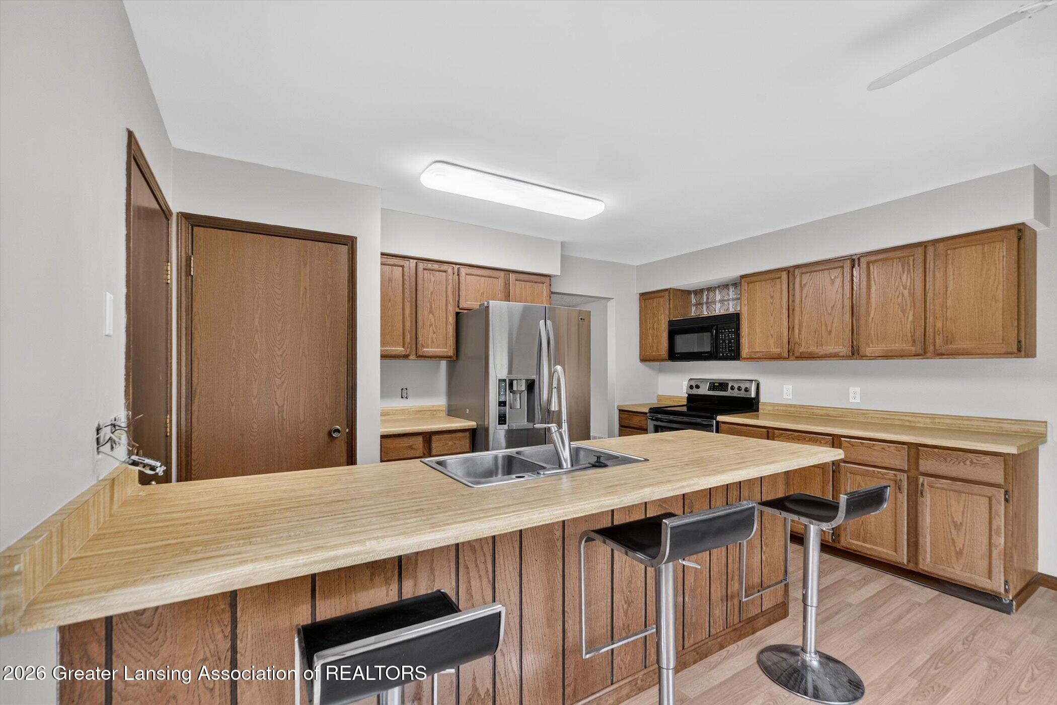 1817 Hamilton Road Okemos, MI 48864 - Photo 21 of 34 23-1817-Hamilton-Rd-Windowstill-Photogra