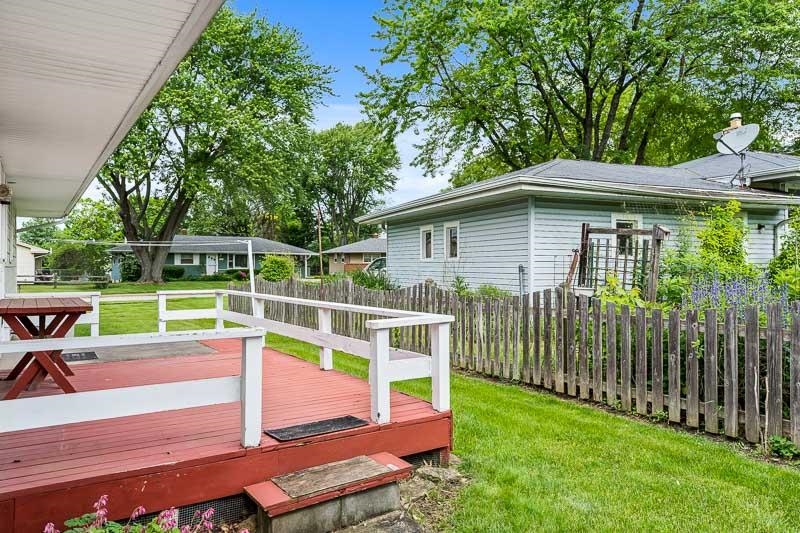4702 Mohawk Road Rockford, IL 61107 - Photo 32 of 41 a view of a deck with a yard