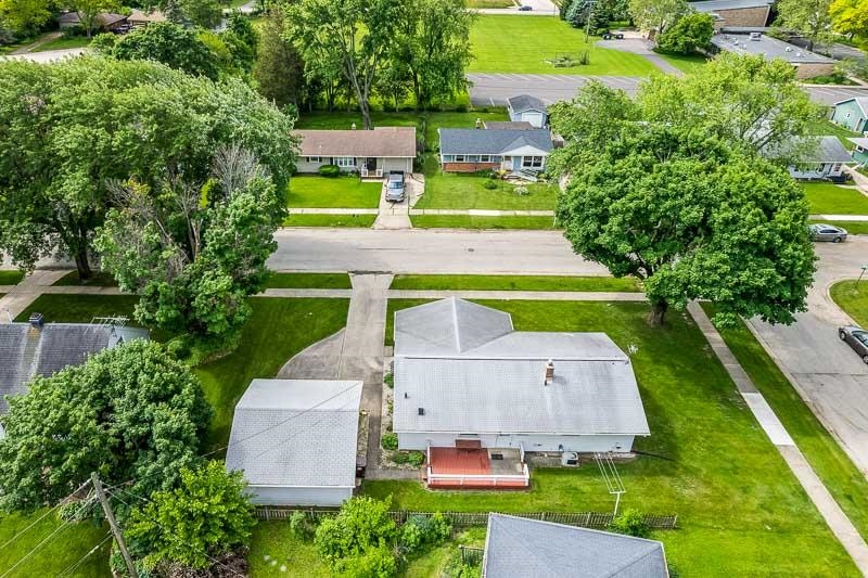 4702 Mohawk Road Rockford, IL 61107 - Photo 40 of 41 an aerial view of a house with a garden