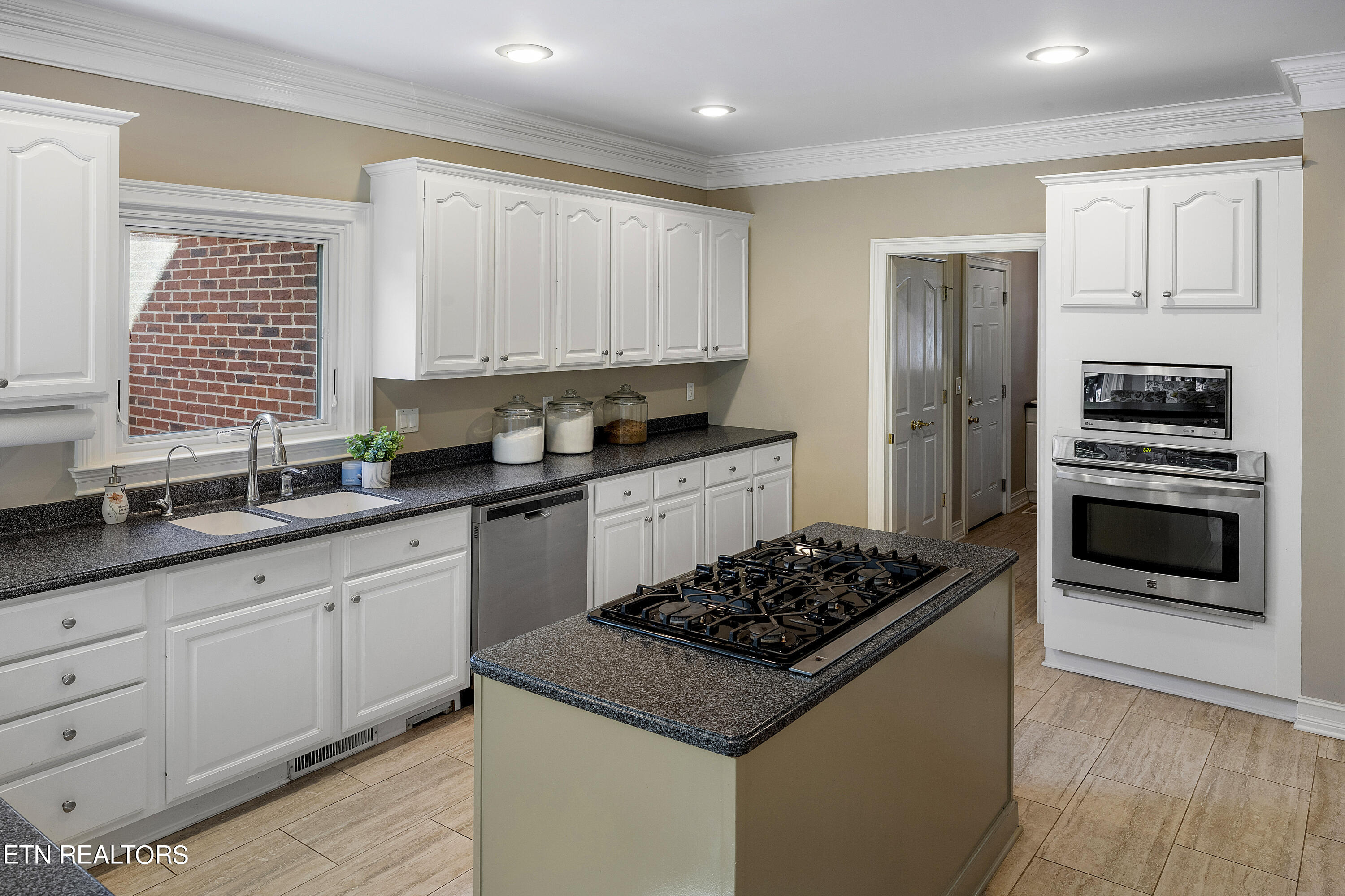 83 Rolling Links Boulevard Oak Ridge, TN 37830 - Photo 17 of 50 F5_L40A0163