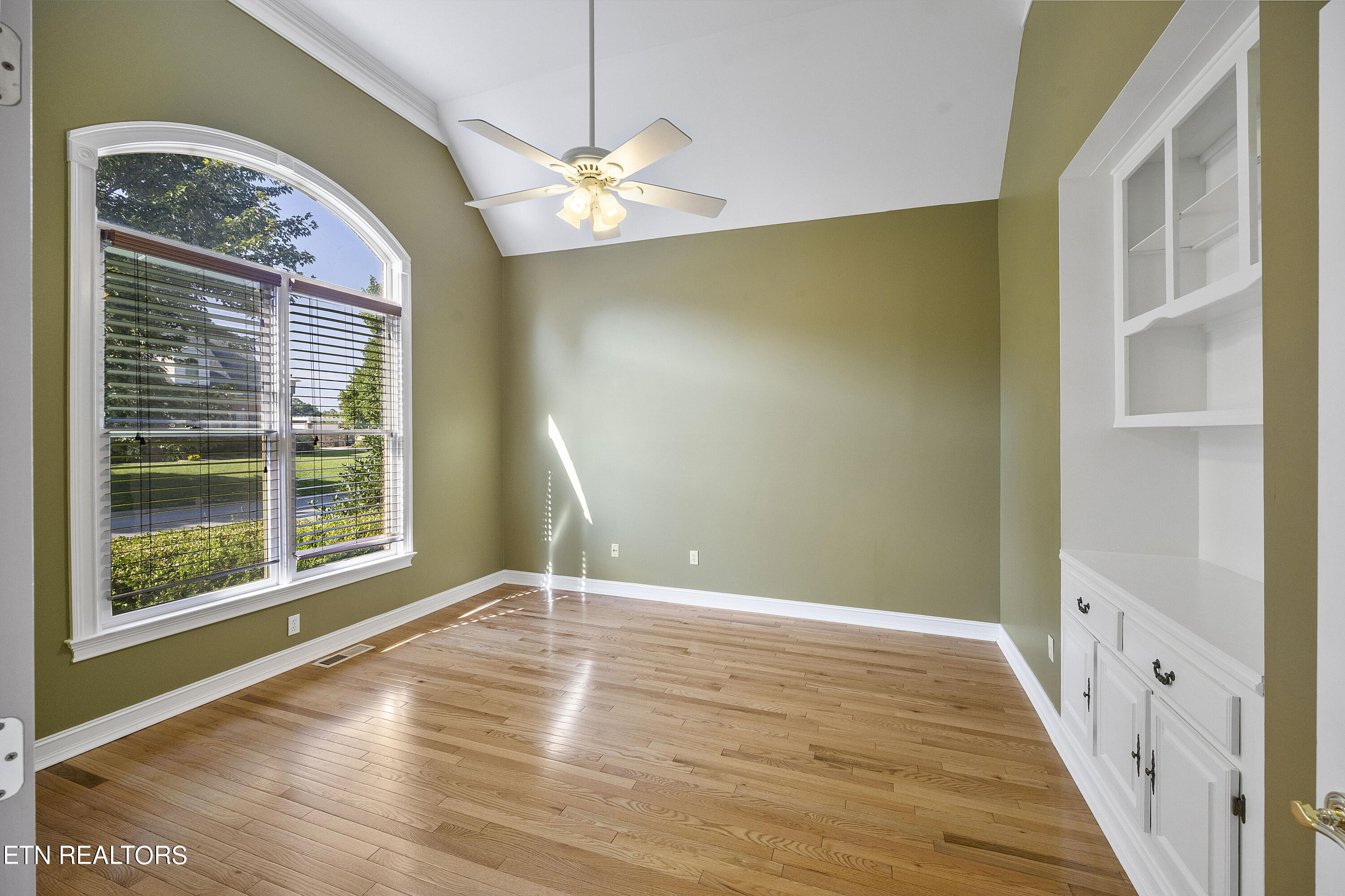 83 Rolling Links Boulevard Oak Ridge, TN 37830 - Photo 8 of 50 D1_L40A0185