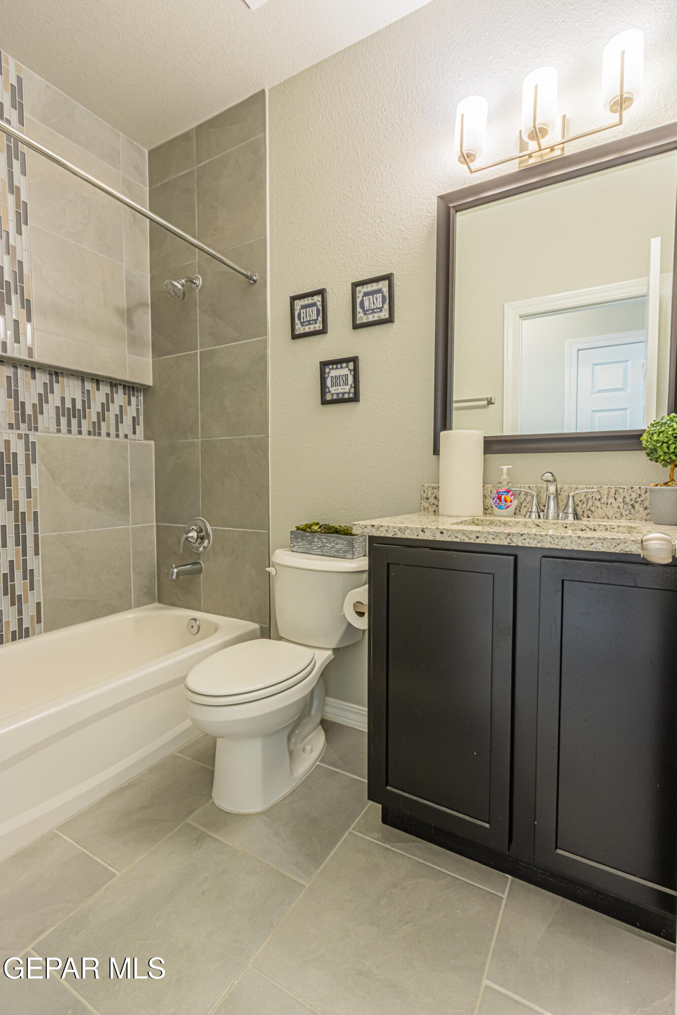 1632 Sam Dominguez El Paso, TX 79928 - Photo 25 of 34 Guest bath