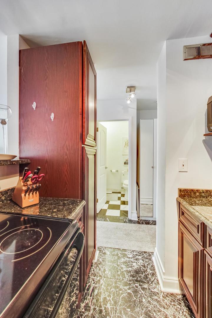 5601 North Sheridan Road, Unit 19D Chicago, IL 60660 - Photo 15 of 33 Gallery Image 15