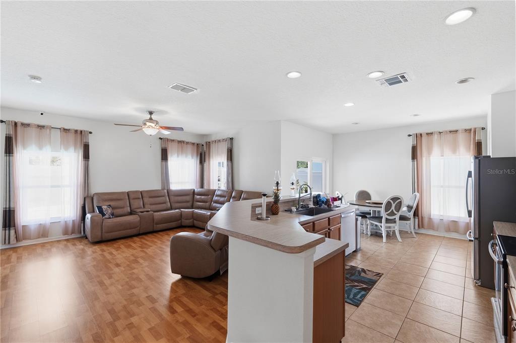 704 Parsons Pointe Street Seffner, FL 33584 - Photo 12 of 36