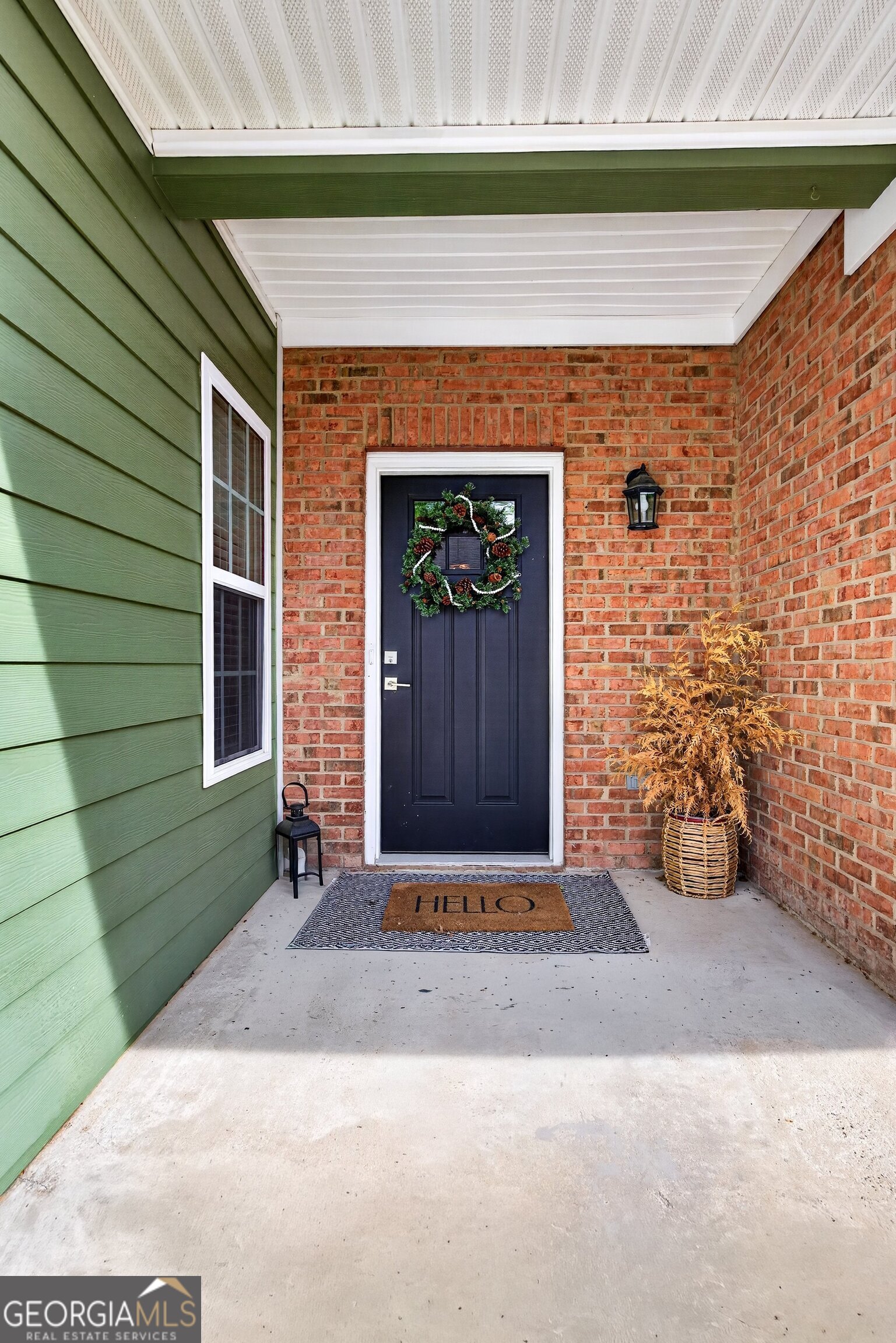4304 Commonwealth Circle Newnan, GA 30263 - Photo 2 of 40