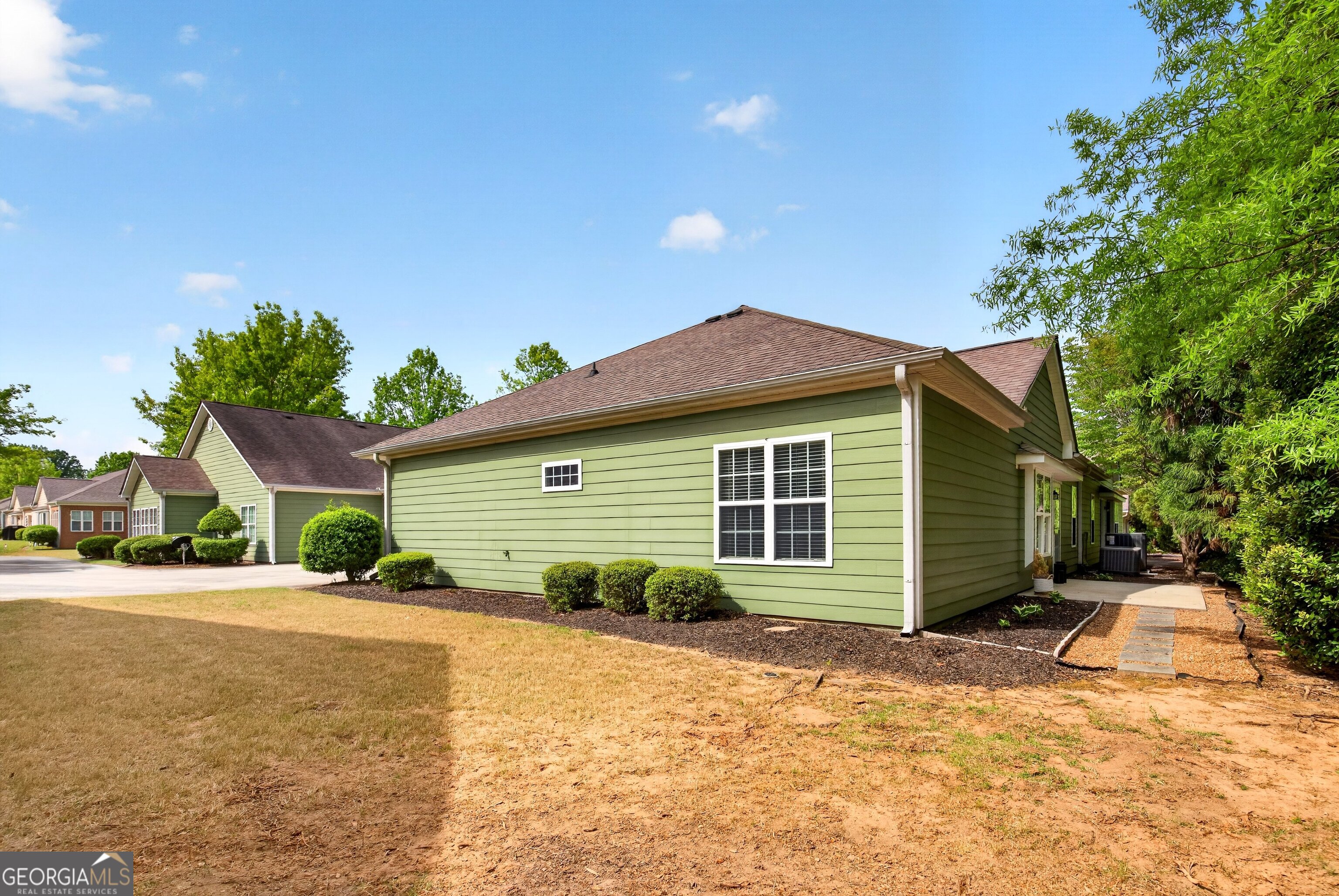 4304 Commonwealth Circle Newnan, GA 30263 - Photo 28 of 40